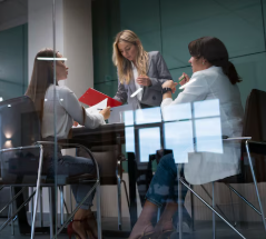 Mujeres trabajando. Descripción general de las cuentas de WhatsApp Business