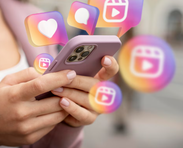 Móvil con varias redes sociales