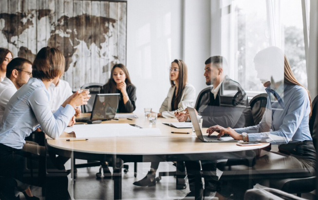 reunión de trabajadores en una empresa