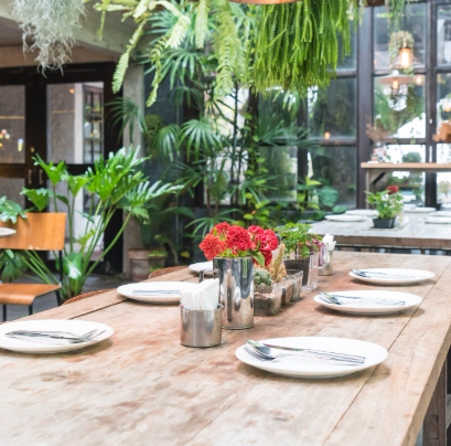 imagen de una mesa de u restaurante